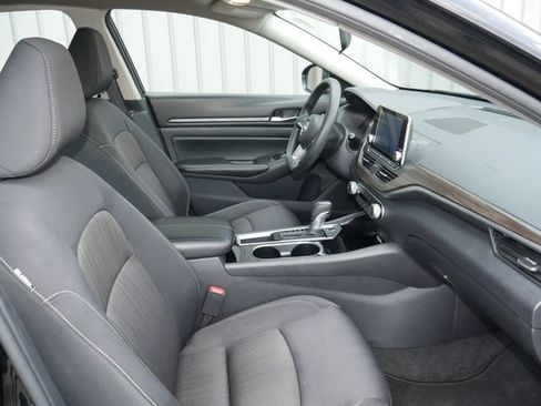 Used 2024 Nissan Altima 2.5 SV FWD image 22