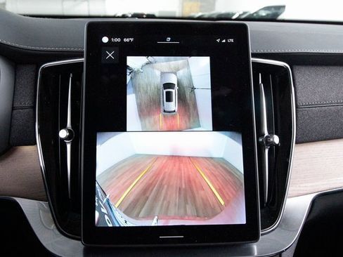 Certified 2025 Volvo XC90 B6 Plus image 15