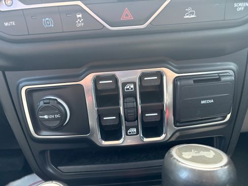Used 2021 Jeep Wrangler Unlimited Sahara w/ Cold Weather Group AWD/4WD image 25