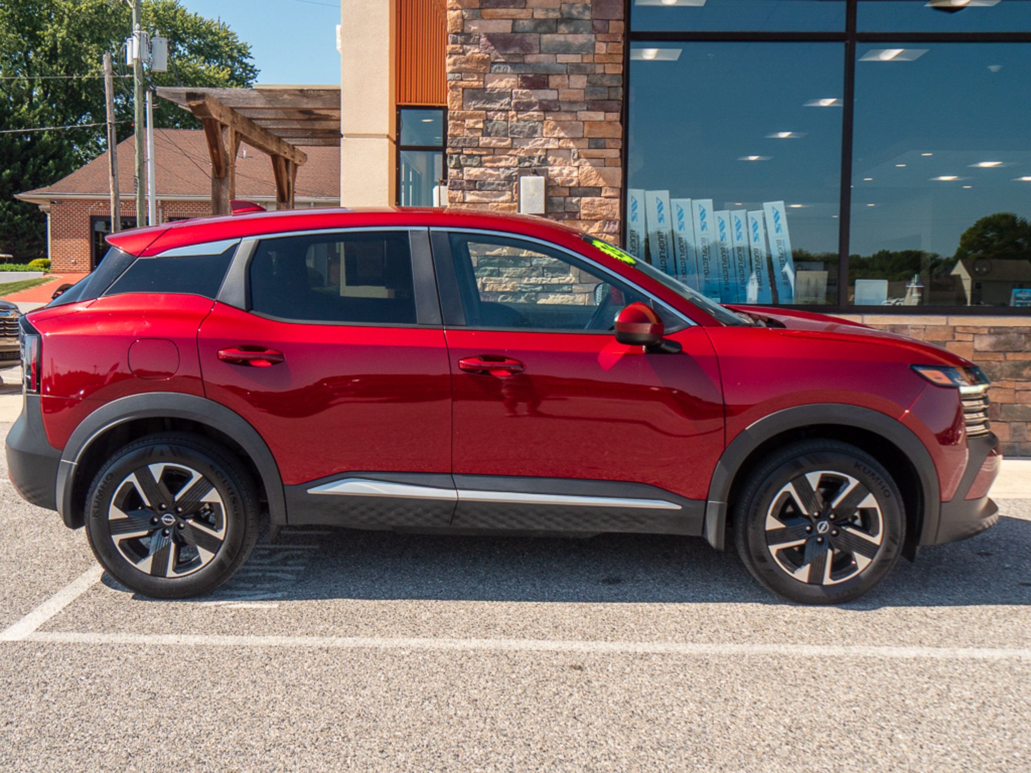 Used 2025 Nissan Kicks SV AWD/4WD image 2
