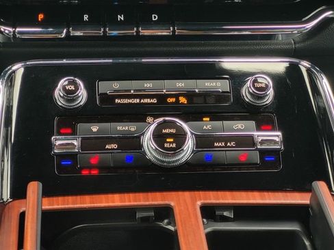 Used 2024 Lincoln Navigator Reserve image 14