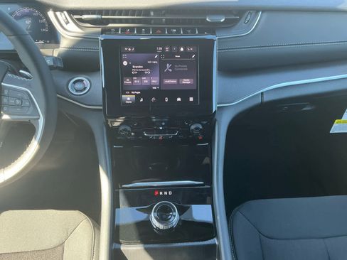 New 2025 Jeep Grand Cherokee Laredo w/ Luxury Tech Group I image 12