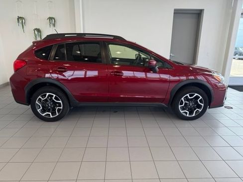 Used 2017 Subaru Crosstrek 2.0i Premium w/ Moonroof Package AWD/4WD image 37