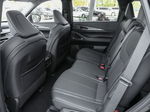 Certified 2026 INFINITI QX60 Luxe w/ Cargo Package FWD image 32