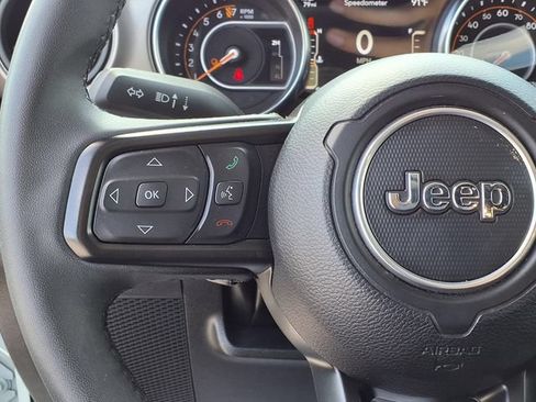 Used 2023 Jeep Gladiator Sport AWD/4WD image 5