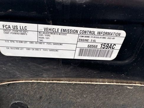 Used 2023 Chrysler Pacifica Touring-L image 28