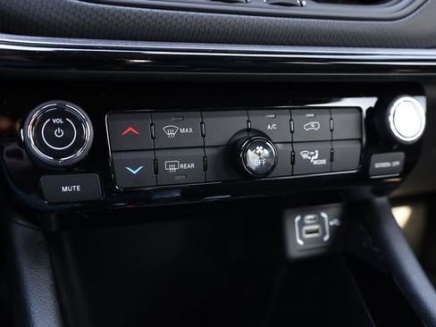 New 2026 Jeep Compass Latitude image 18