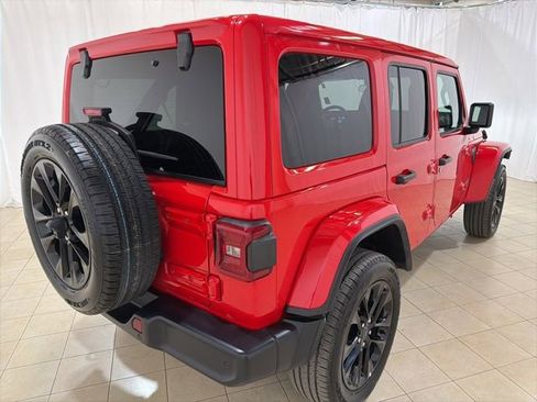 Used 2025 Jeep Wrangler Unlimited Sahara w/ Safety Group AWD/4WD image 6