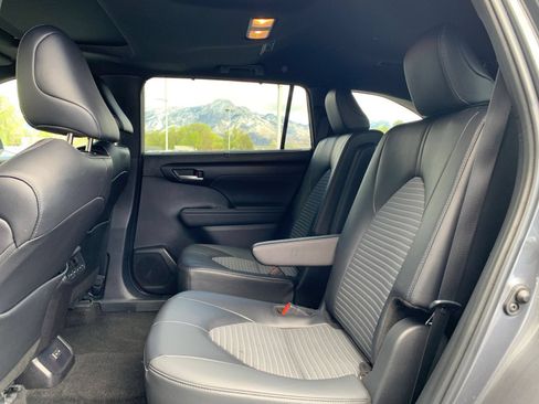 Used 2025 Toyota Highlander XSE AWD/4WD image 27