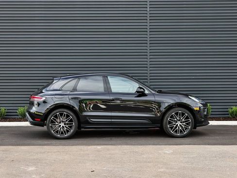 Certified 2026 Porsche Macan AWD/4WD image 8