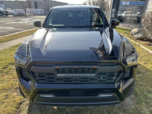 Used 2025 Toyota Tacoma SR5 image 13