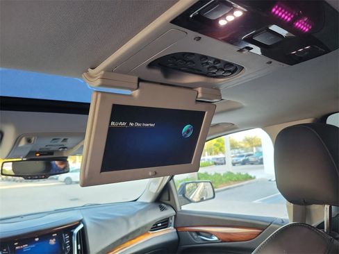 Used 2015 Cadillac Escalade Premium image 9