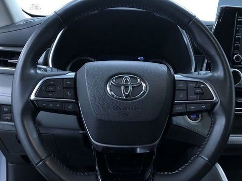 Certified 2021 Toyota Highlander XLE AWD/4WD image 24