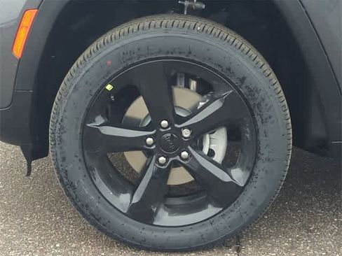 New 2025 Jeep Grand Cherokee Altitude image 14