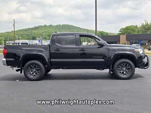 Used 2022 Toyota Tacoma SR5 w/ SR5 Appearance Package (SM) RWD image 2