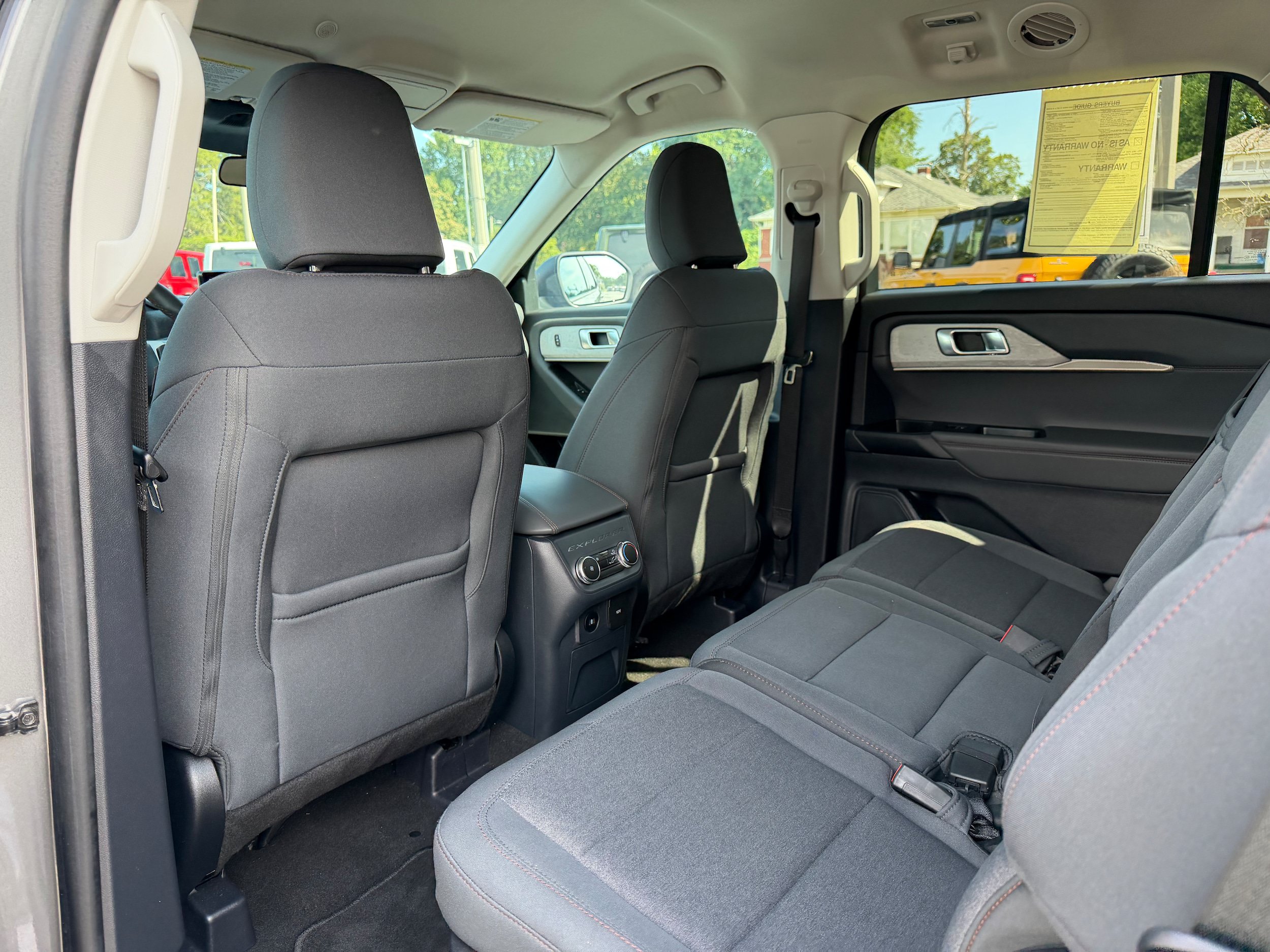 Used 2025 Ford Explorer Active AWD/4WD image 12