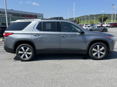 Used 2018 Chevrolet Traverse LT AWD/4WD image 2