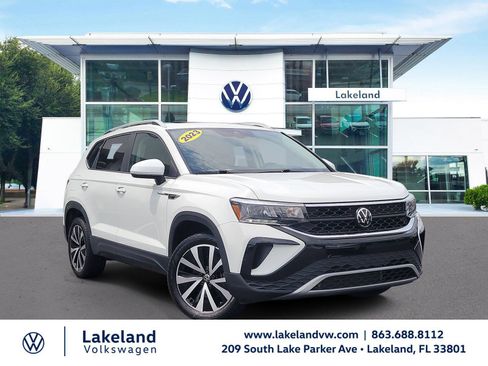 Used 2023 Volkswagen Taos SE w/ Panoramic Sunroof Package FWD image 1