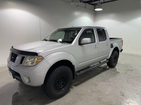 Used 2012 Nissan Frontier PRO-4X AWD/4WD image 3