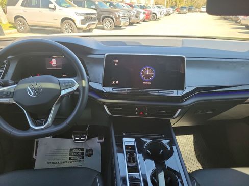 Used 2024 Volkswagen Atlas Cross Sport SEL Premium R-Line image 19