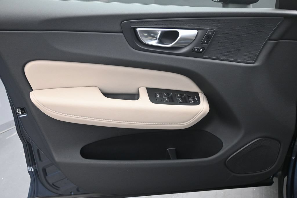 Certified 2026 Volvo XC60 B5 Plus AWD/4WD image 5