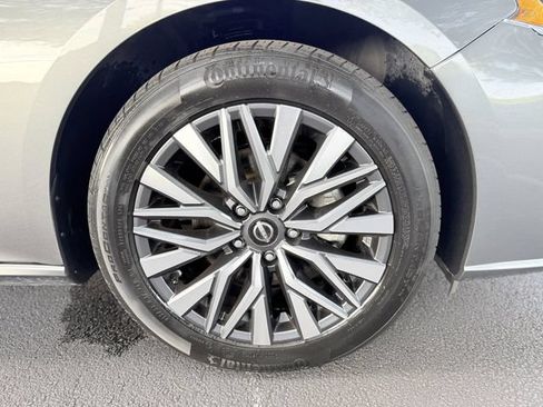 Used 2025 Nissan Altima 2.5 SV FWD image 38
