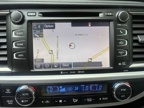 Used 2019 Toyota Highlander XLE FWD image 34