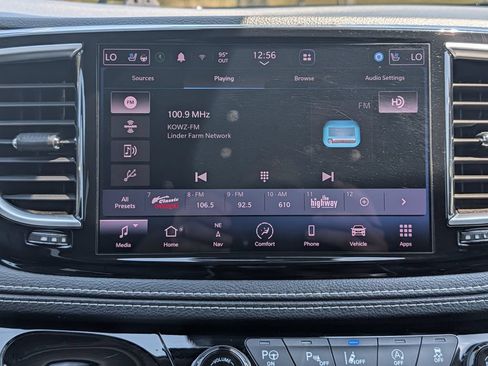 Used 2022 Chrysler Pacifica Limited FWD image 21