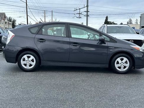 Used 2010 Toyota Prius II image 2
