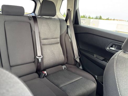 Used 2025 Nissan Rogue SV FWD image 38
