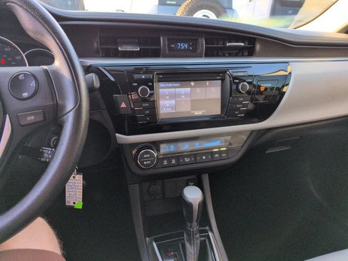 Used 2016 Toyota Corolla LE FWD image 18