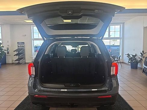 Used 2025 Ford Explorer Active AWD/4WD image 30