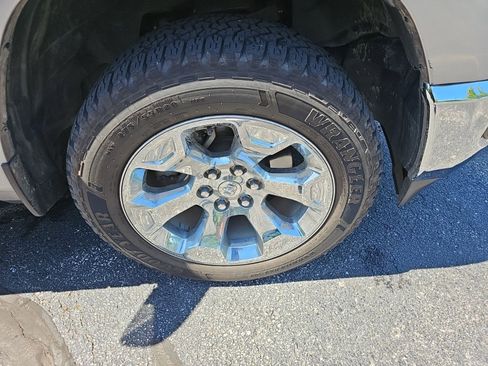 Used 2019 RAM 1500 Big Horn AWD/4WD image 11