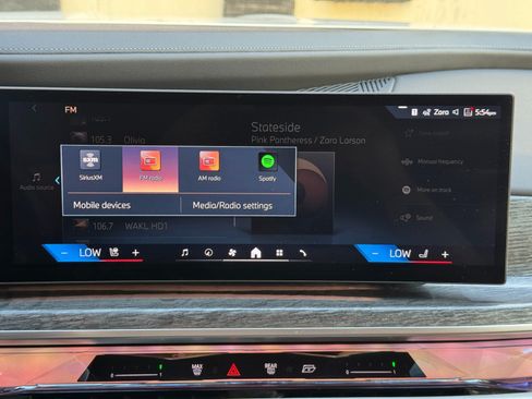 Used 2023 BMW 740i w/ Parking Assistance Package RWD image 27