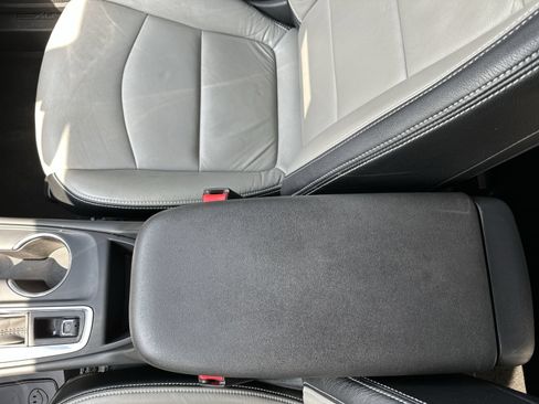 Used 2019 Chevrolet Equinox LT FWD image 21