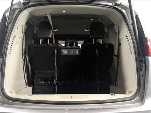 Used 2020 Chrysler Voyager Lxi image 17