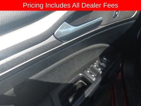 Used 2017 Ford Fusion SE w/ Fusion SE Technology Package FWD image 5
