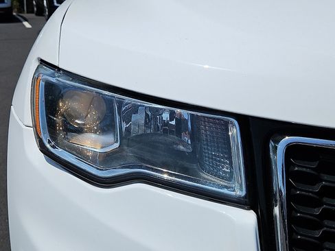 Used 2018 Jeep Grand Cherokee Limited AWD/4WD image 9