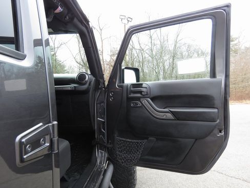 Used 2018 Jeep Wrangler Unlimited Sport image 12