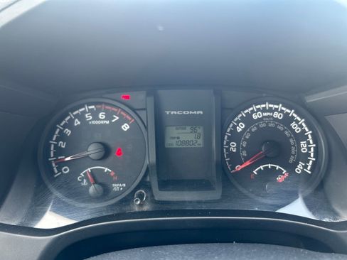 Used 2017 Toyota Tacoma SR AWD/4WD image 9