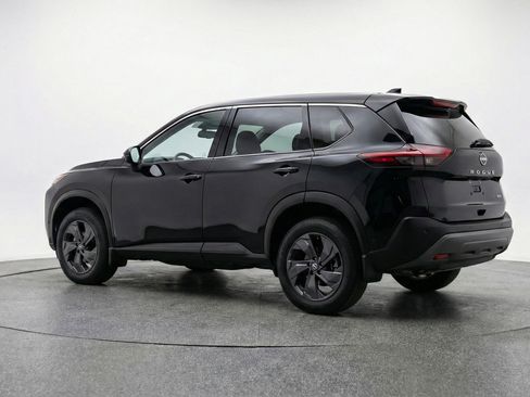 Used 2025 Nissan Rogue SV image 6