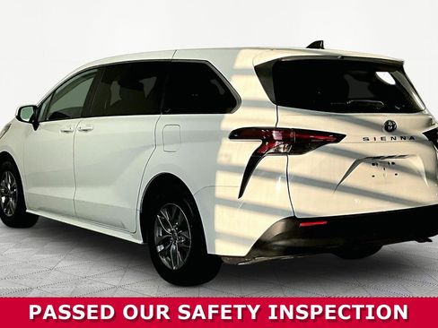 Used 2022 Toyota Sienna LE FWD image 4