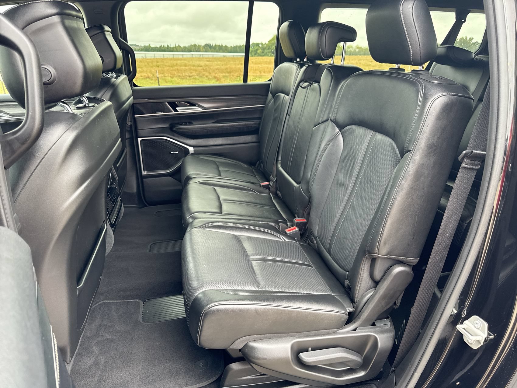 Used 2024 Jeep Wagoneer L Series II w/ Flexible Seating Group AWD/4WD image 22