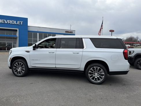 New 2026 GMC Yukon XL Denali w/ Denali Reserve Package AWD/4WD image 10