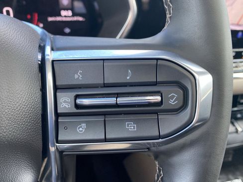 Used 2025 GMC Canyon Denali AWD/4WD image 29
