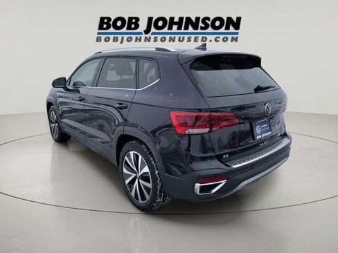 Used 2022 Volkswagen Taos SE w/ Panoramic Sunroof Package image 5