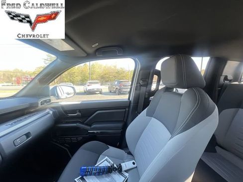 Used 2025 Toyota Tacoma TRD Off-Road image 12