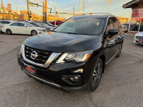 Used 2018 Nissan Pathfinder Platinum w/ Cargo Package image 4