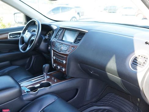 Used 2020 Nissan Pathfinder Platinum image 20