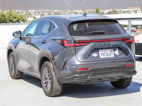 Used 2025 Lexus NX 250 FWD w/ Premium Package image 4
